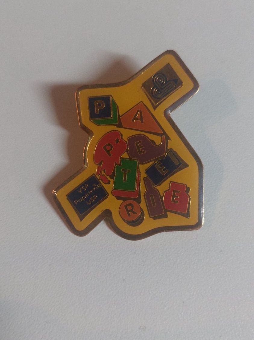 Plaketten & Abzeichen: Paperie Pin – Gebraucht aus Erlinsbach von pfunky
