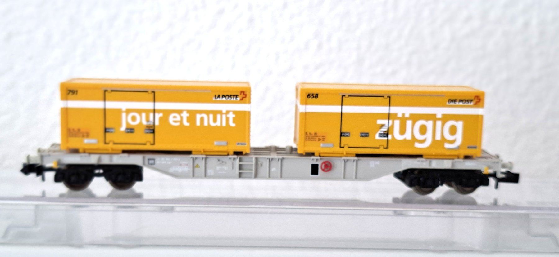 Fleischmann Modellini di ferrovie: Fleischmann Containertragwagen SBB POST 824403 K – Nuovo e nell'imballaggio originale da Biberist venduto da Ntrains 3