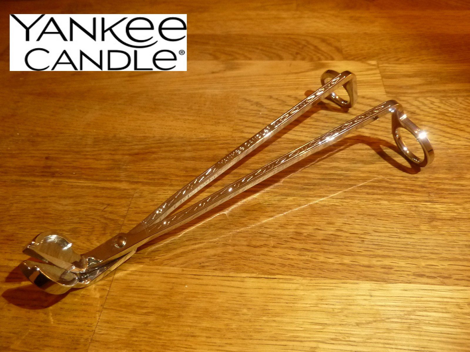 Yankee Candle Candele: Dochtschere edel verziert YANKEE CANDLE länge 20cm – Usato da Hochfelden venduto da swissice
