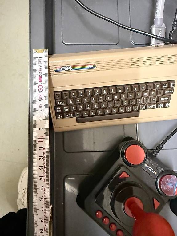 Commodore Console: Commodore C64 Vintage Spielkonsole – Usato da Bülach venduto da G39 3