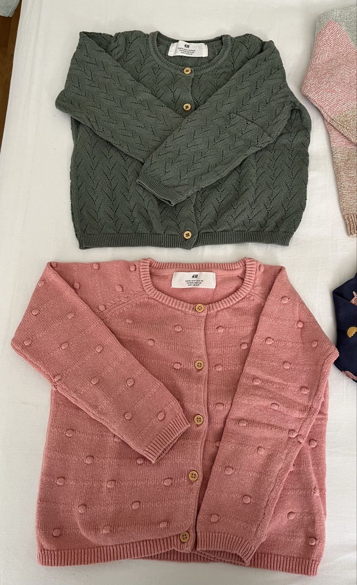 H&M Lotti & Set di vestiti: H&M Strickjacken Set, Grösse 92 – Usato da Zollikon venduto da malena82