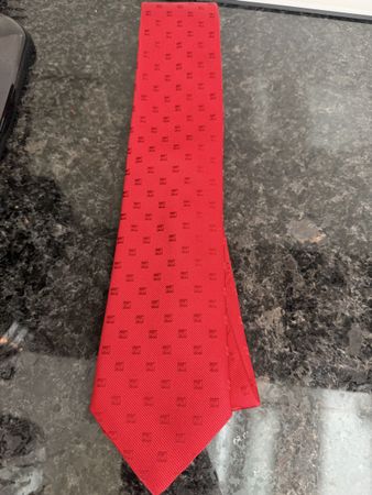 Krawatte rot aus reiner Seide Made in Italy neuwertig