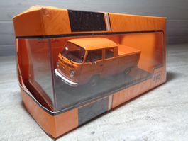 Ixo 1:43 Classic Car VW T2b Double Cabine Pick-Up 1982