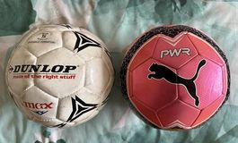 Deux ballons de football 