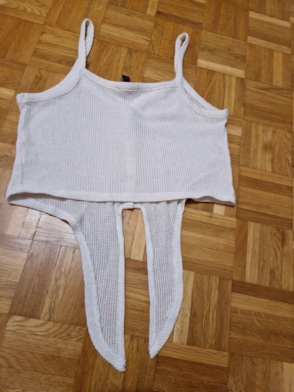 Top: White Crop Top - Size M – Usato da Allschwil venduto da IreneTu 3