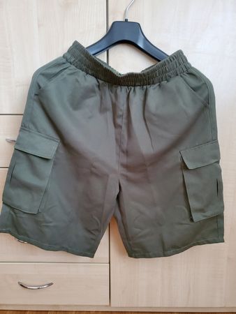 Grüne Damen Shorts, Grösse M,neu