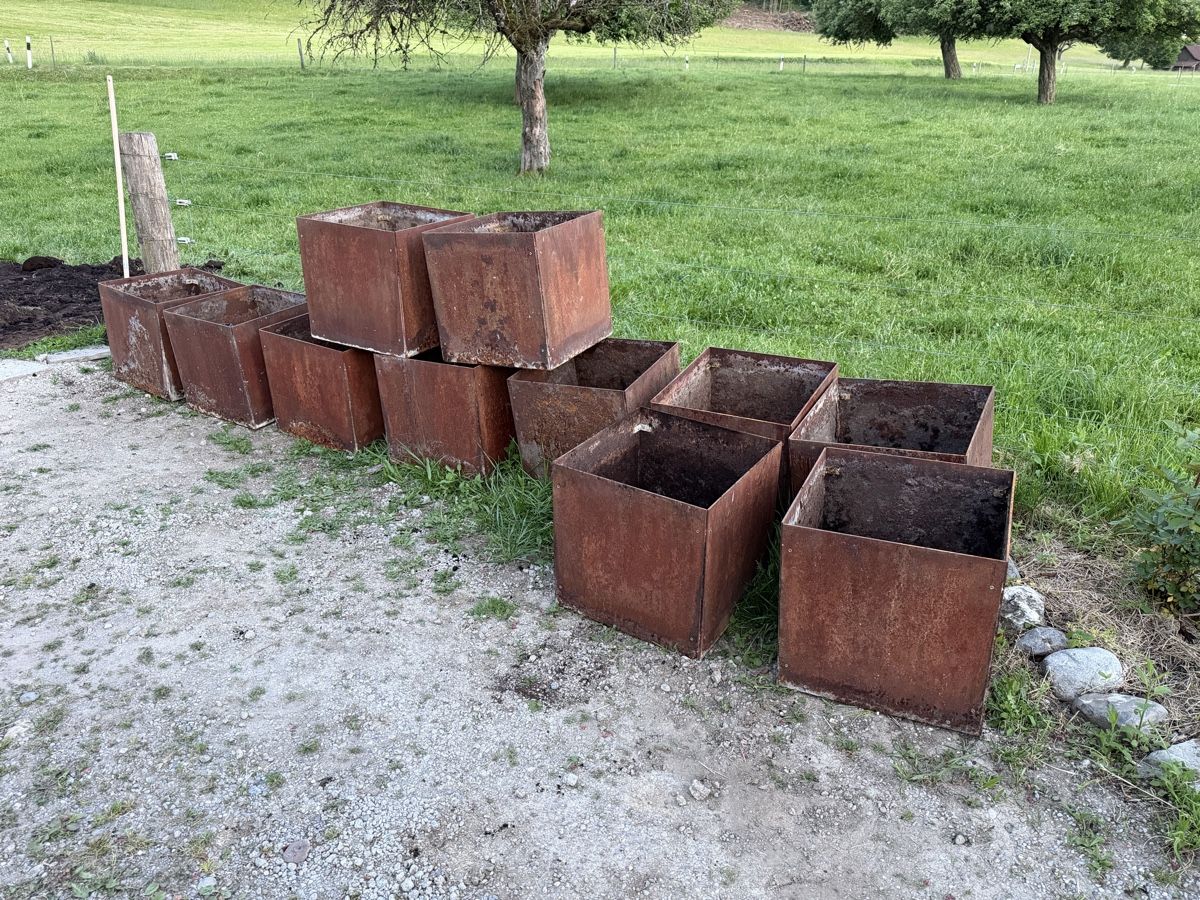 Vasi per fiori: Metall/Stahl Blumentopf – Usato da Hittnau venduto da Dbitte
