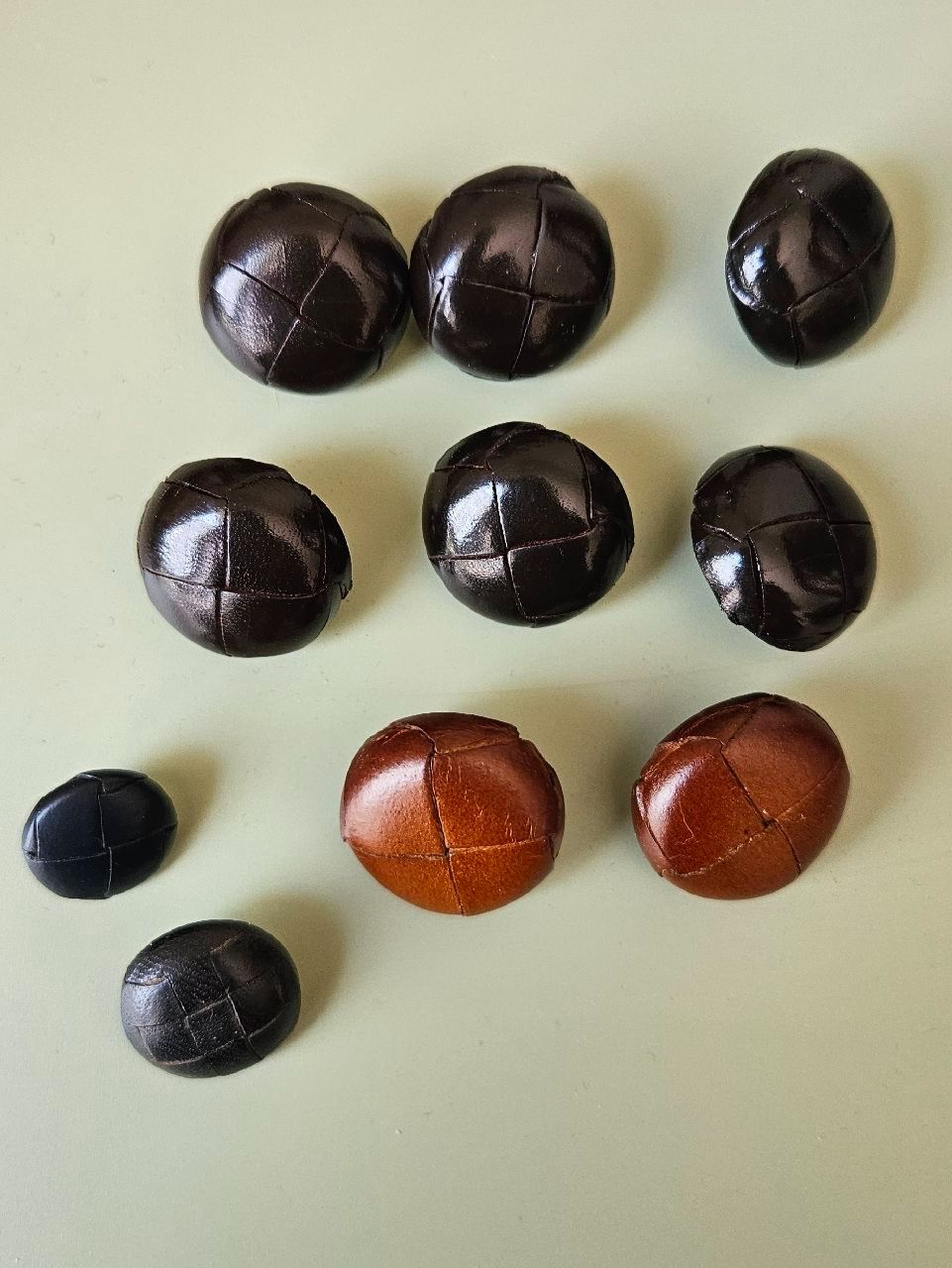 Bottoni: lot 17 boutons – Usato da Carouge GE venduto da Lea000 1