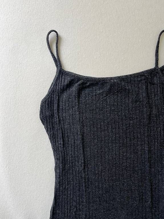 Top: GRAUES TRÄGERSHIRT  – Usato da Maur venduto da tab_z9rh 1