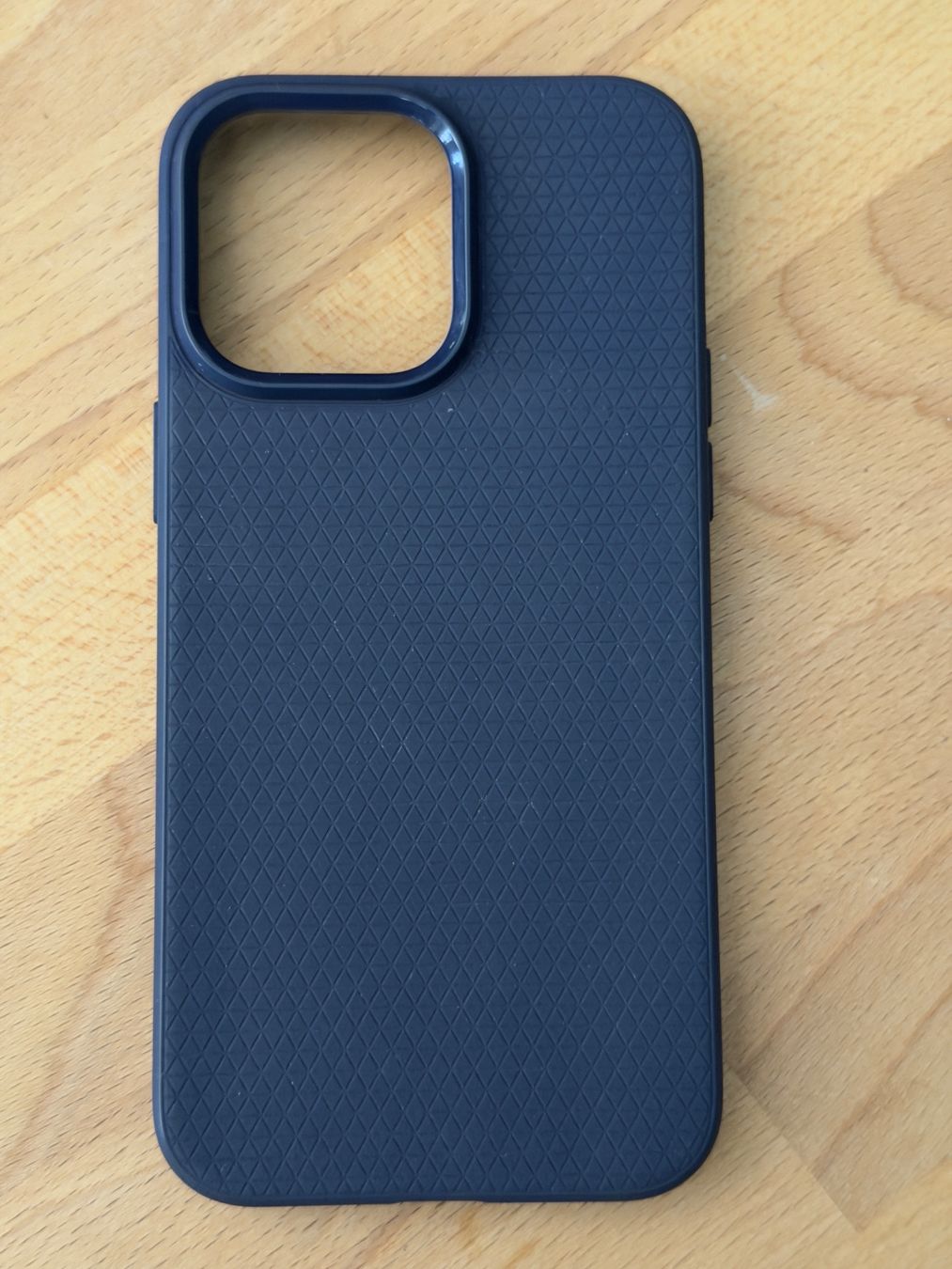 Spigen Cover & Protezioni schermo: iPhone 14 Pro Max Case/Cover/Hülle TPU Blau – Usato da Besazio venduto da DOC93