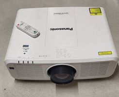 Beamer Panasonic PT-MZ670