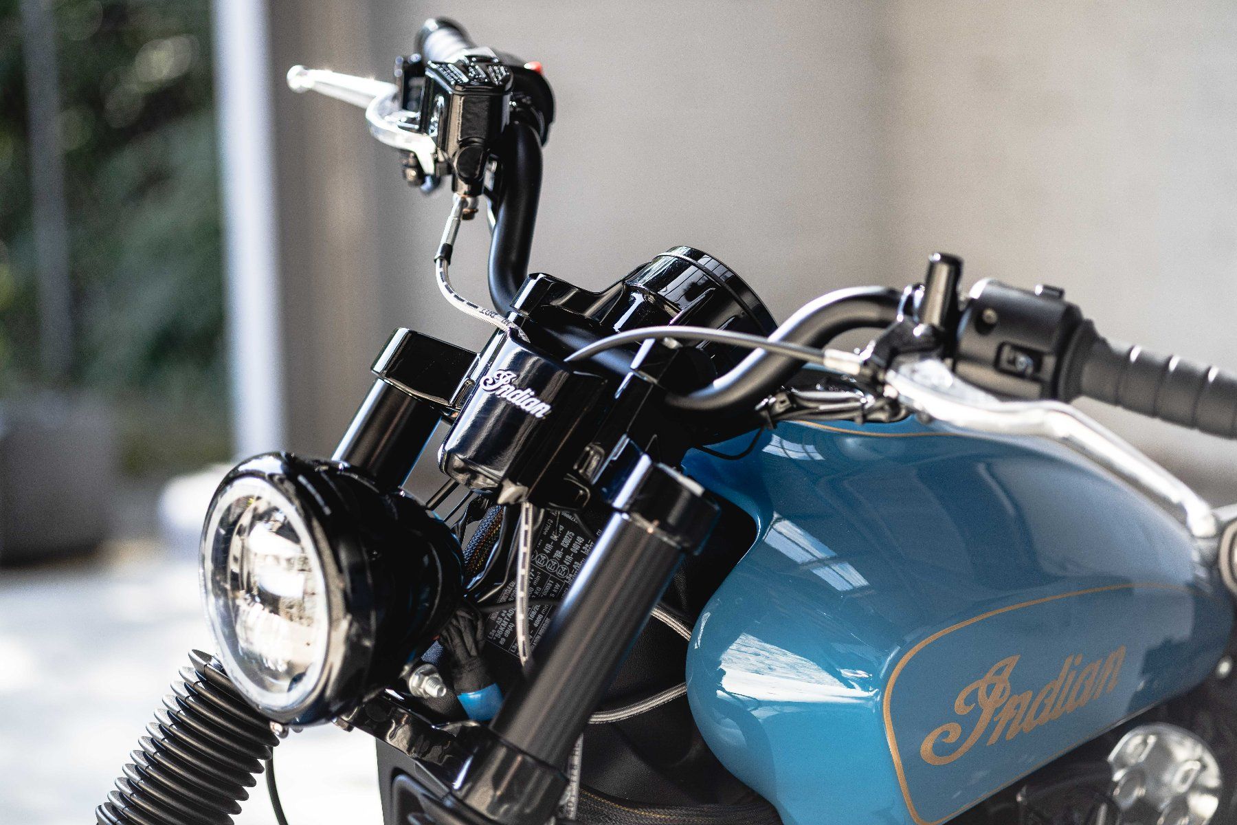 Indian Motorcycle Chopper: Indian Motorcycle & Sternschnuppe - Scout Bobber – Neu und originalverpackt aus Zürich von  5