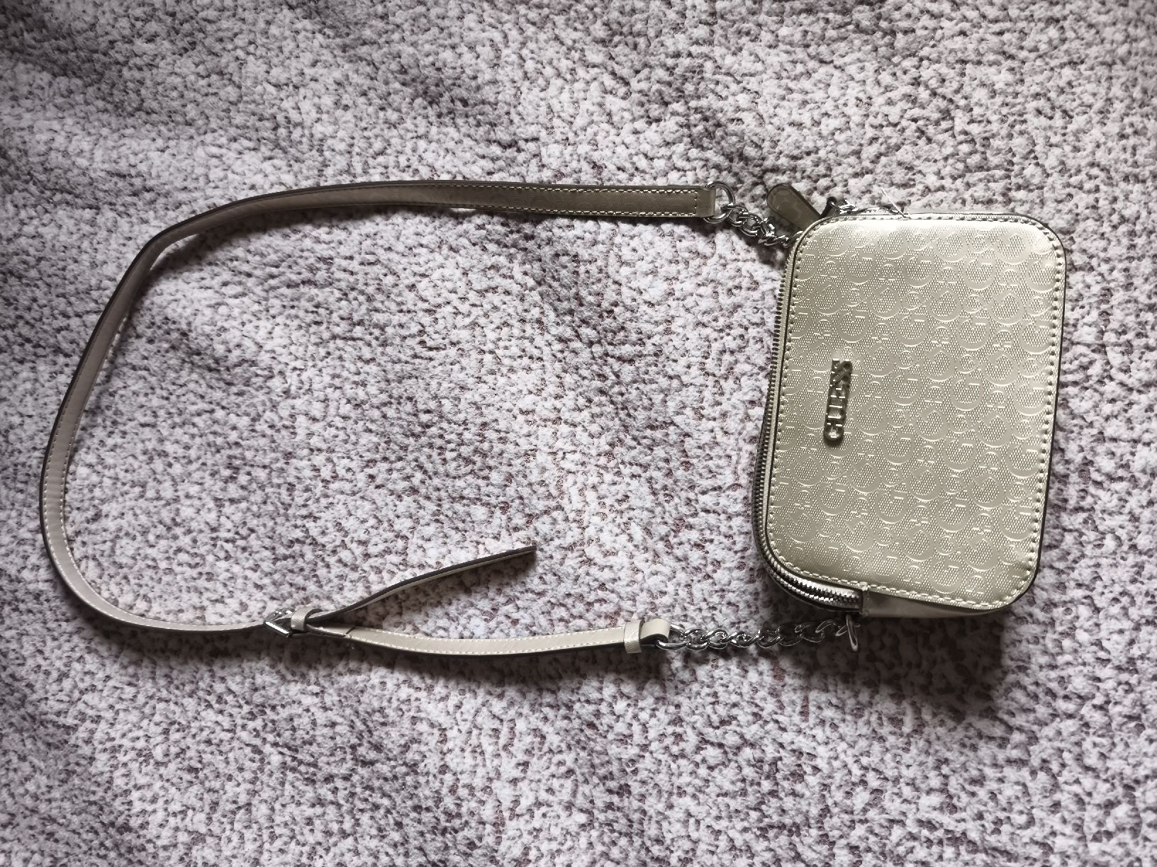 Borse da donna: Guess handbag monogram beige leather adjustable strap used – Nuovo (secondo la descrizione) da Merenschwand venduto da kri_rj6t 4