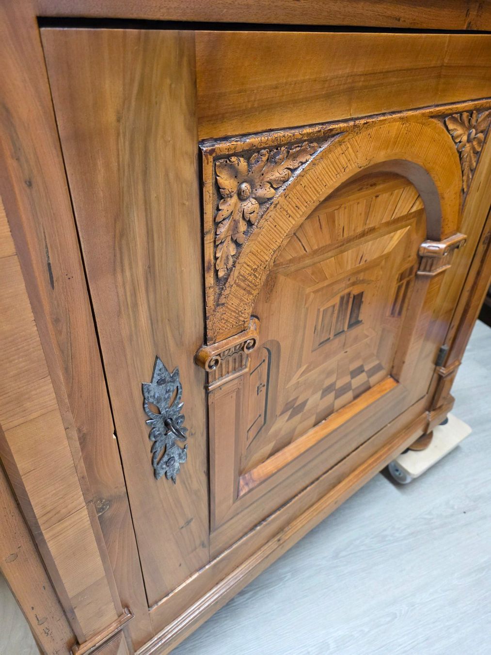 Cassettiere: antiker Intarsien Barock Holz Schrank Kommode – Usato da Walterswil BE venduto da Lonitti 5