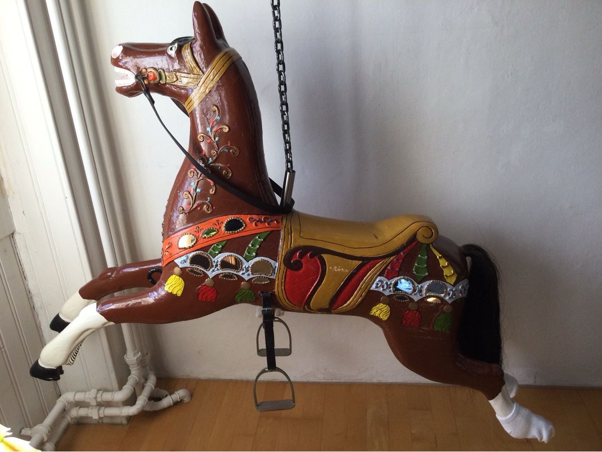 Statuette: Antikes Karusellpferd – Usato da Stäfa venduto da sty_2qqk