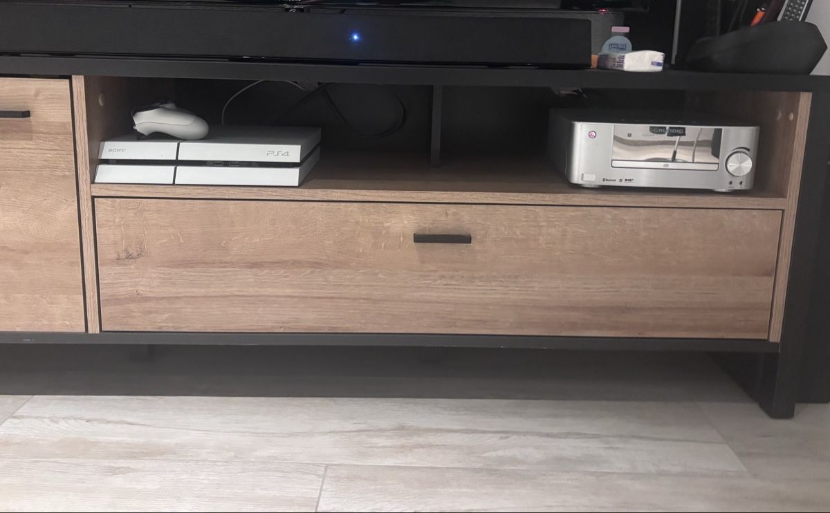 Mobili TV: Fernsehmöbel zu verkaufen – Nuovo (secondo la descrizione) da Feuerthalen venduto da geo_5dk5 2