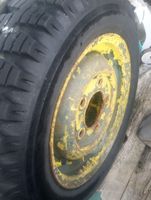 Roue avec pneu pour Land Rover 88 avec jerrican