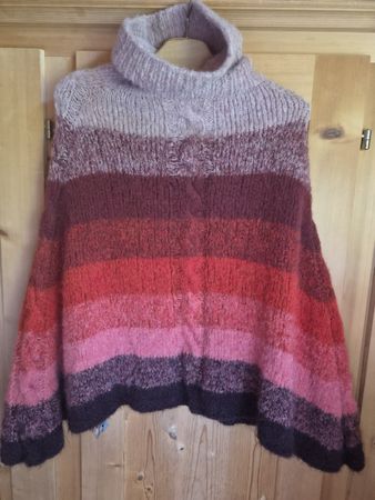 Wundervoller Poncho 100% Alpaka mit Streifen Gr. M/L