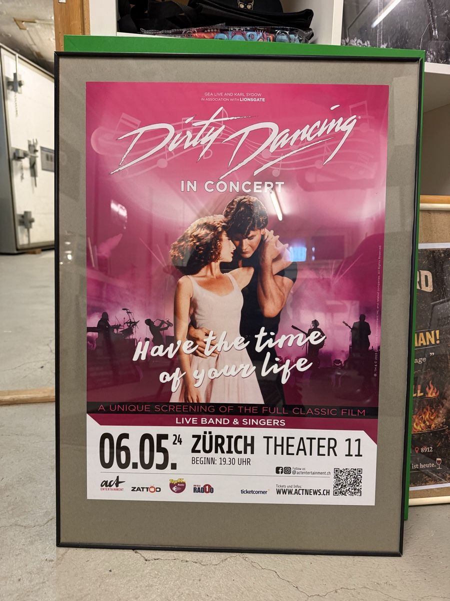 Poster & Bilder: Konzertplakat gerahmt  – Gebraucht aus Affoltern am Albis von Partyfruit