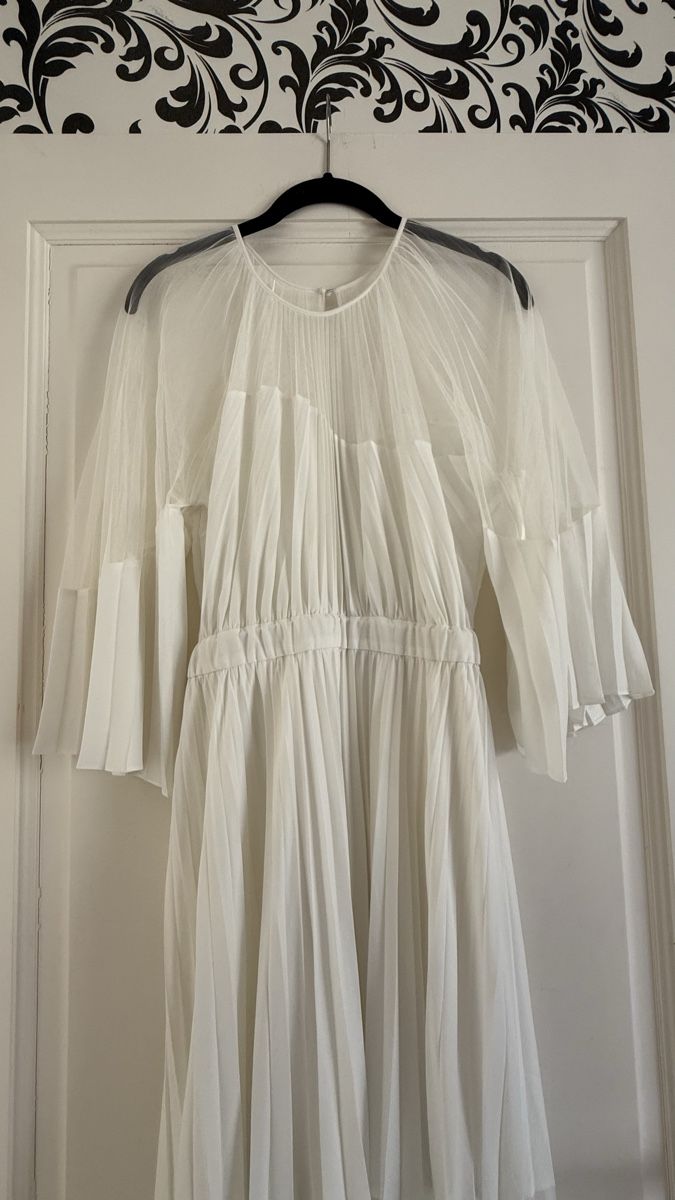 Kleider: BCBGMaxazria White Long Dress – Gebraucht aus Corsier-sur-Vevey von Kristina.Nova 1