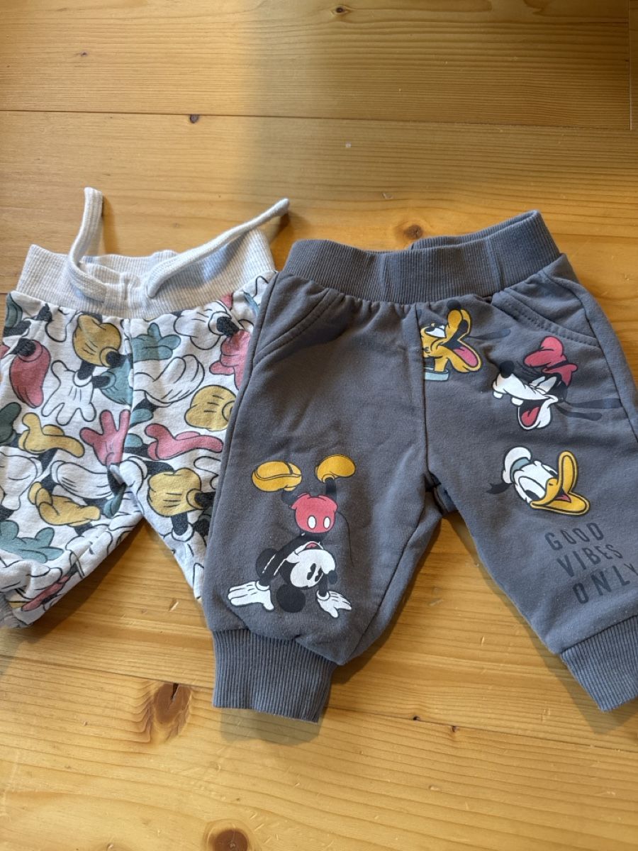 Pantaloni: Mickey Mouse Hosen Gr. 3 M, ca 56 – Usato da Baar venduto da saelisilbaer