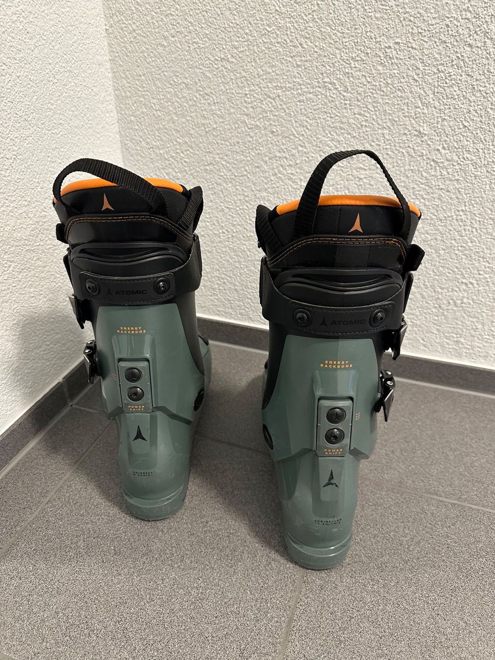 Atomic Herrenschuhe: Skischuhe Atomic – Gebraucht aus Solothurn von f3oa 1
