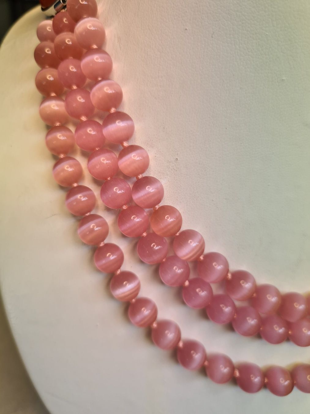 Catenine: Collier rose 3-reihig mit ovalem Cabochon, neu – Nuovo (secondo la descrizione) da Zürich venduto da benedikt12 9