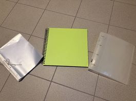 Ordner in Grün mit zusätzlichen Folien 