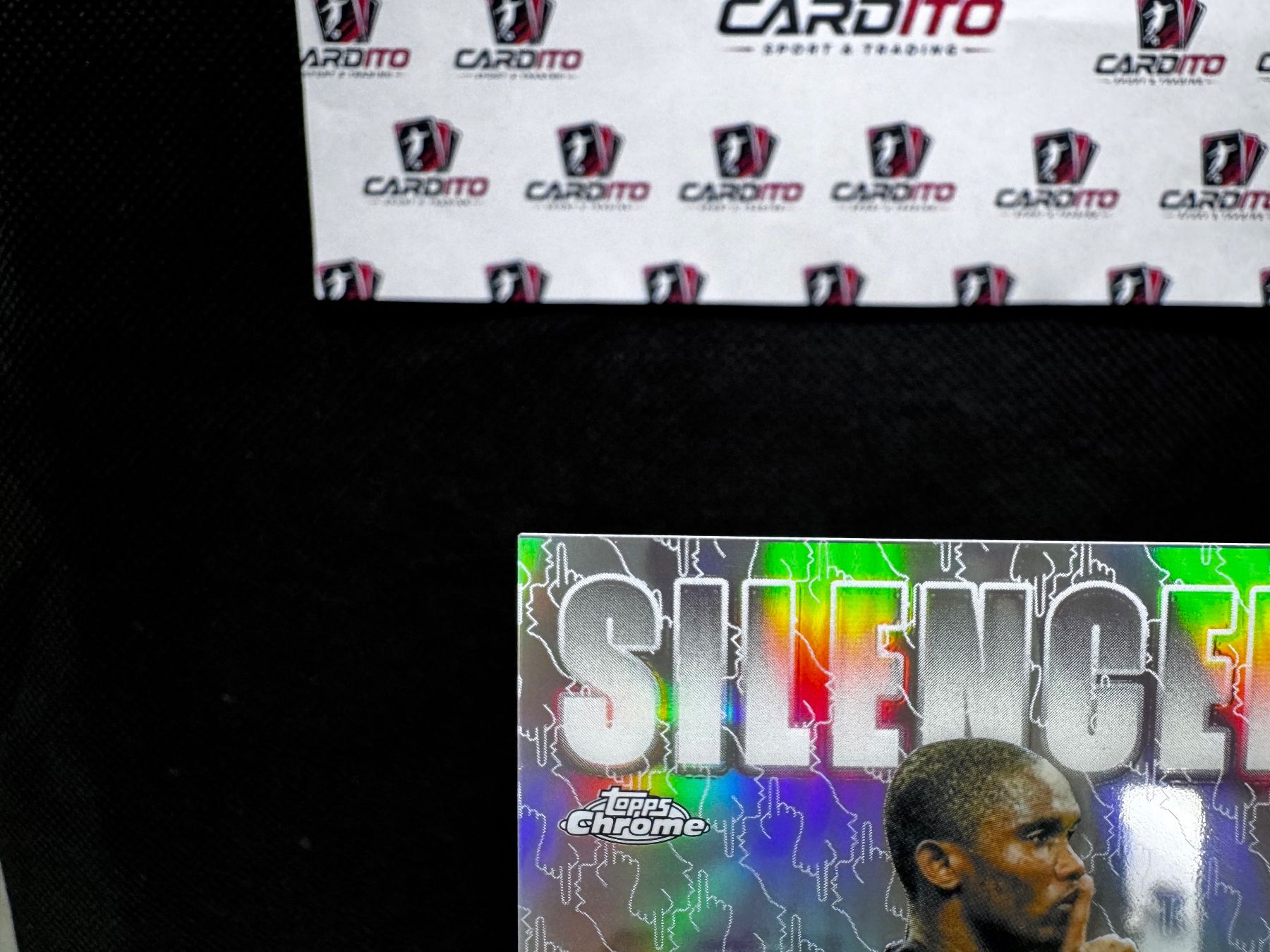 Topps Sammelbilder & Trading cards: 2025-26 Topps Chrome UCC Samuel Eto'o Silenced Insert – Gebraucht aus Reconvilier von Cardito 2