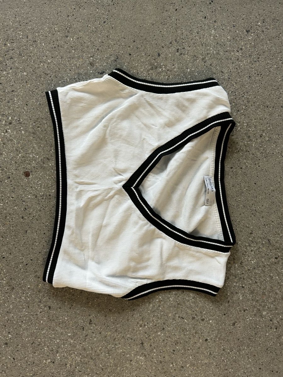Bershka Tops: Elegantes Croptop Gr. L – Gebraucht aus Aarau von megandris 1