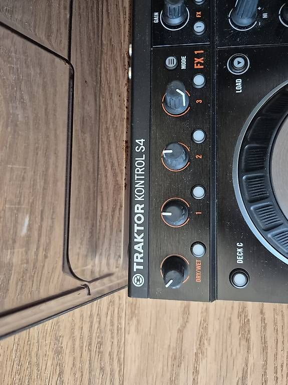 Console di mixaggio: Mischpult TRAKTOR Kontrol S4 MKII – Usato da Frauenfeld venduto da Sttmusic 3