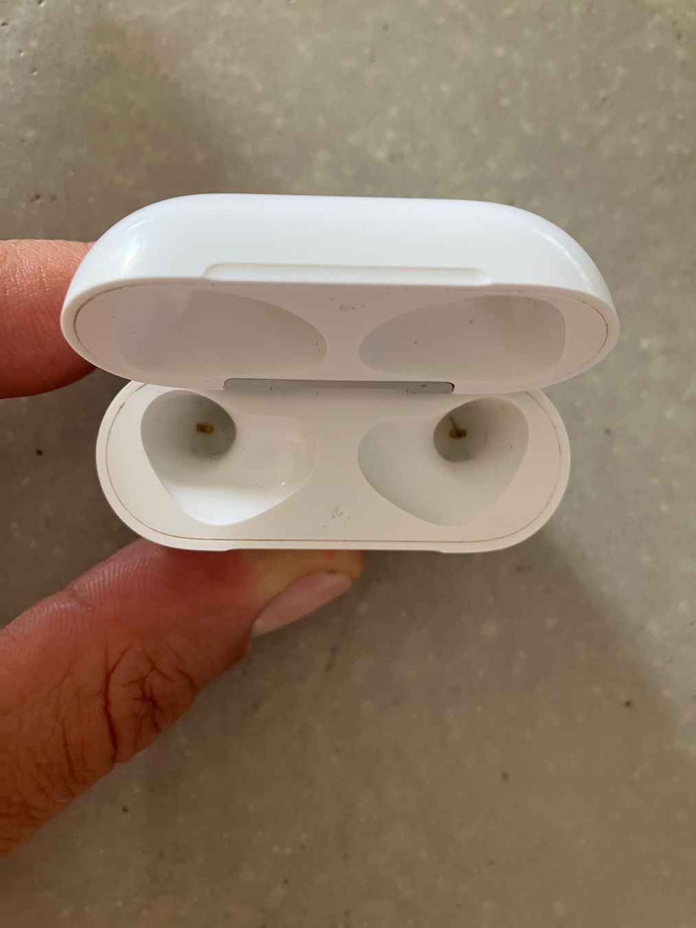 Apple Kopfhörer: Apple AirPods 3 Case – Gebraucht aus Lausanne von mr.v 3