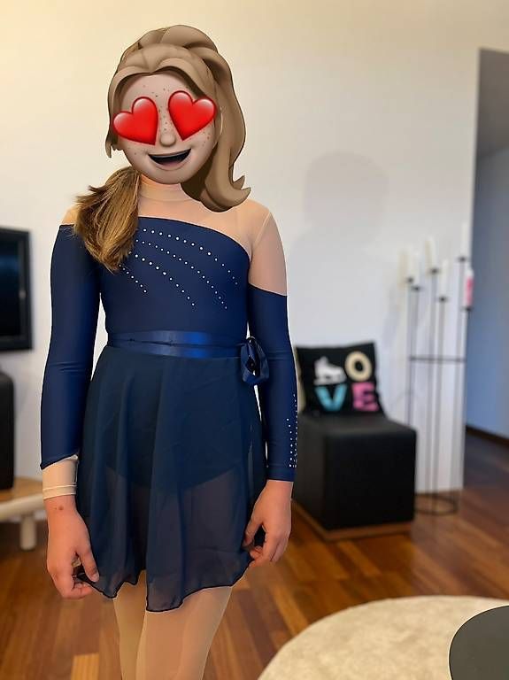 Canottiere & Pantaloni: Kürkleid Eiskunstlauf / Tanz Outfit – Usato da Unterentfelden venduto da jenny-falco