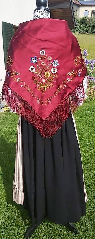 Vestiti: Schwarzbuebe Festtags Tracht – Usato da Hochwald venduto da Voegben 1