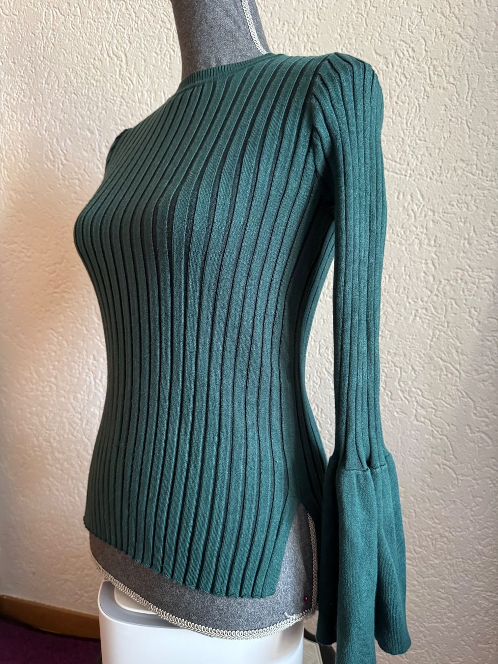 Maglioni & Felpe: Dunkel Grüner Herbst Pullover mit Trompetenärmel S C&A – Usato da Frenkendorf venduto da Style365 1
