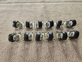 12 Rollen mit Platten 32mm x 25mm schwarze Räder 25mm.