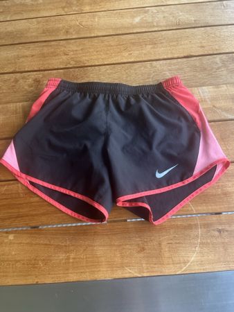 Nike Damen Laufshorts schwarz/pink Grösse XS