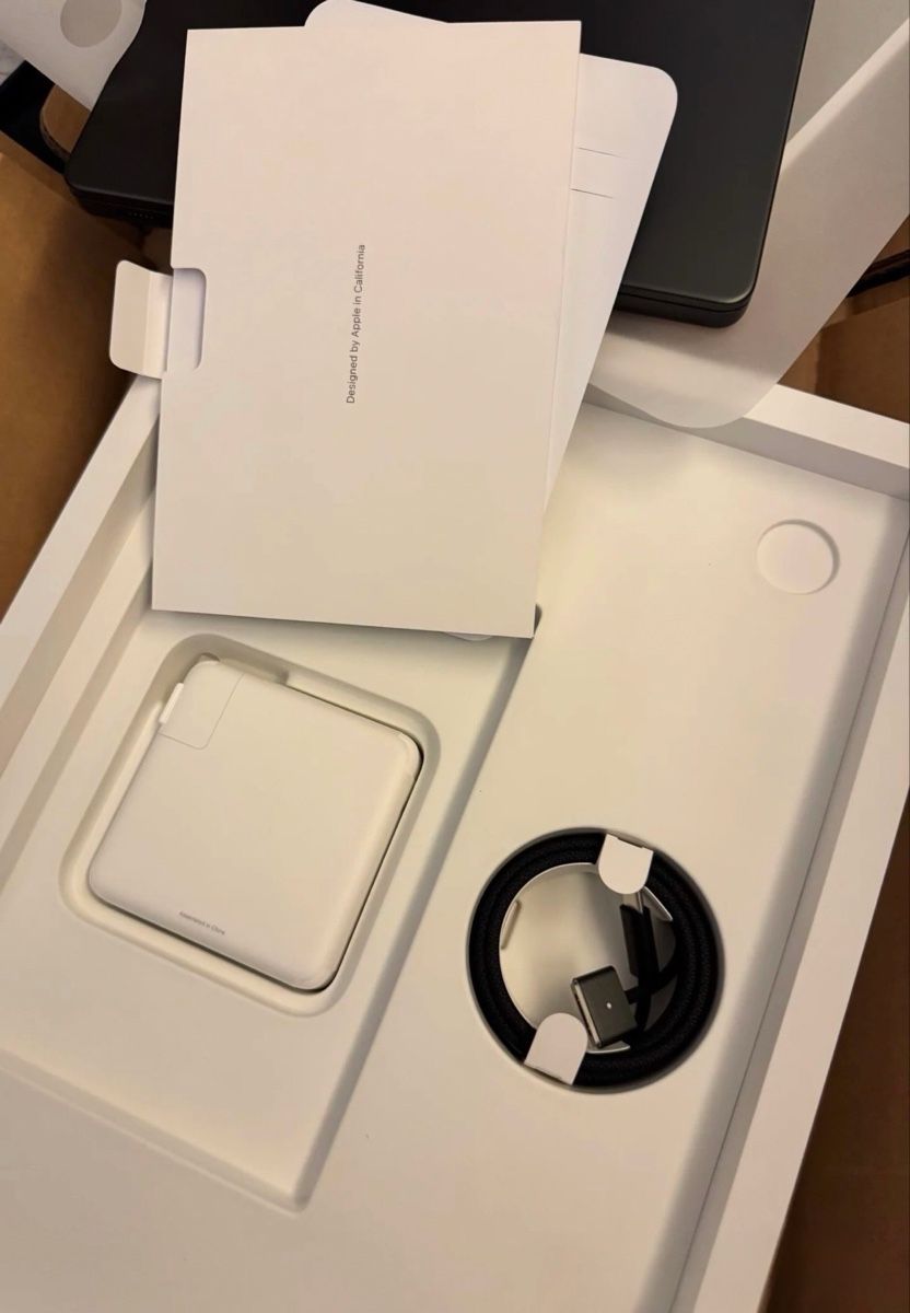 Apple Notebook: MacBook Pro M4 2024 – Nuovo (secondo la descrizione) da Sorens venduto da purpureta 4