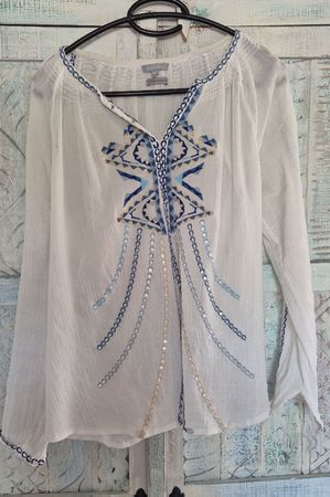 Leichte Sommerbluse mit Stickereien, Gr. 40, Top Zustand