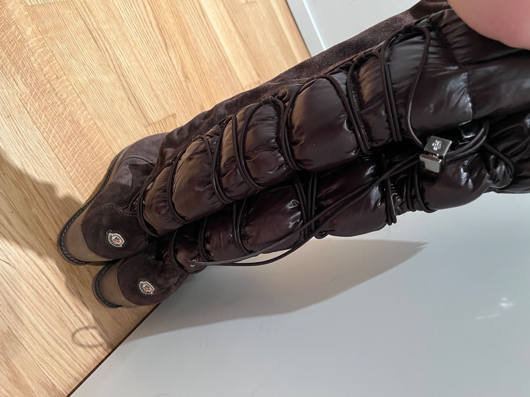 Moncler Damenschuhe: Moncler, Braune Wildleder Winterstiefel, Grösse 36 – Gebraucht aus Baar von sim_5d6l 5