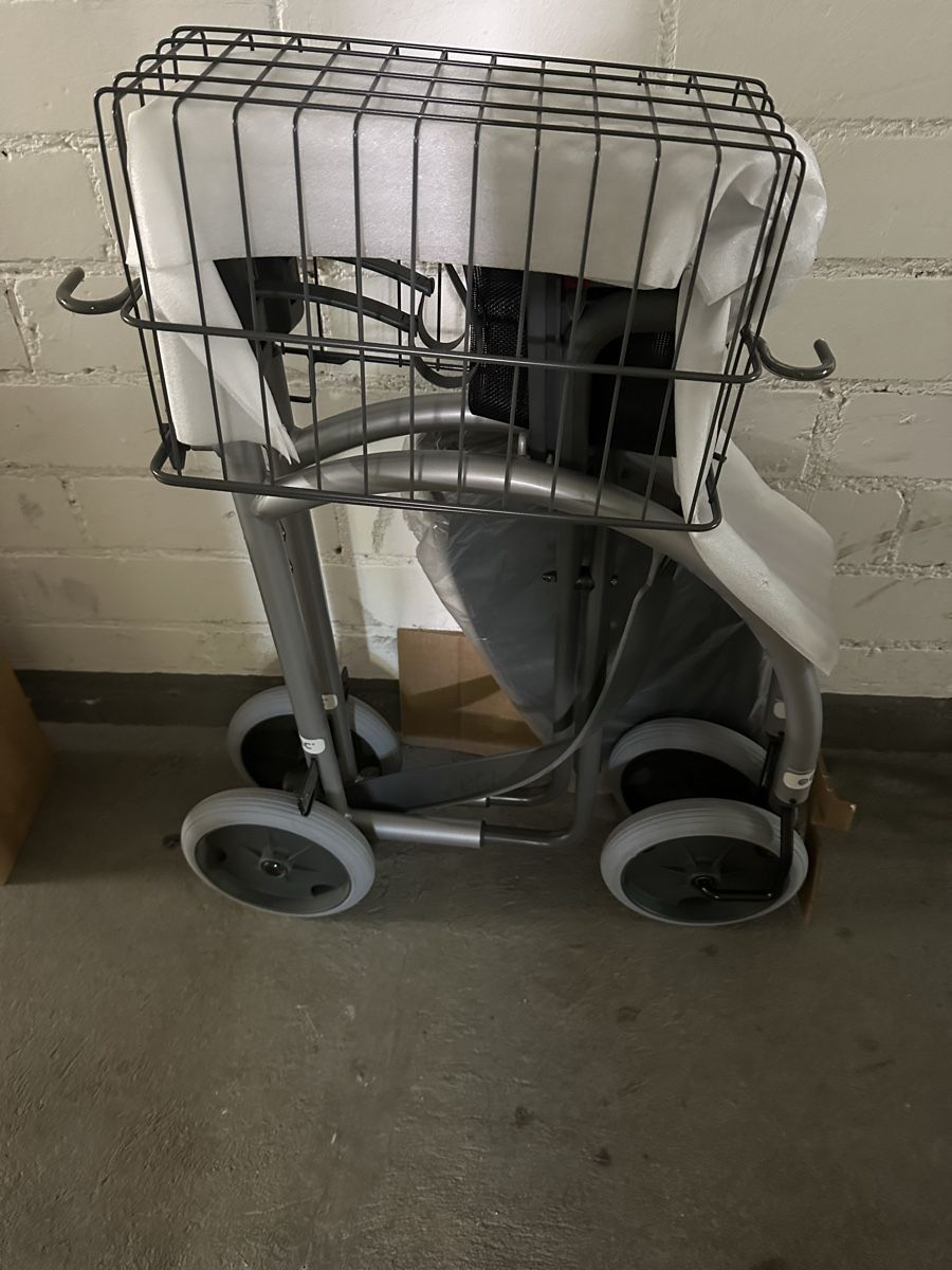 Aides à la marche: Rollator von Tango  – Neuf avec emballage d'origine à Bützberg par Chisco