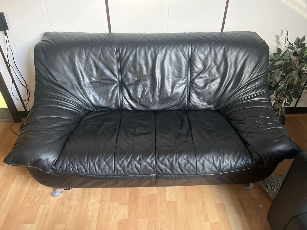 Sofas: 2er Ledersofa ab 1.- – Gebraucht aus Thürnen von gue_c8yz