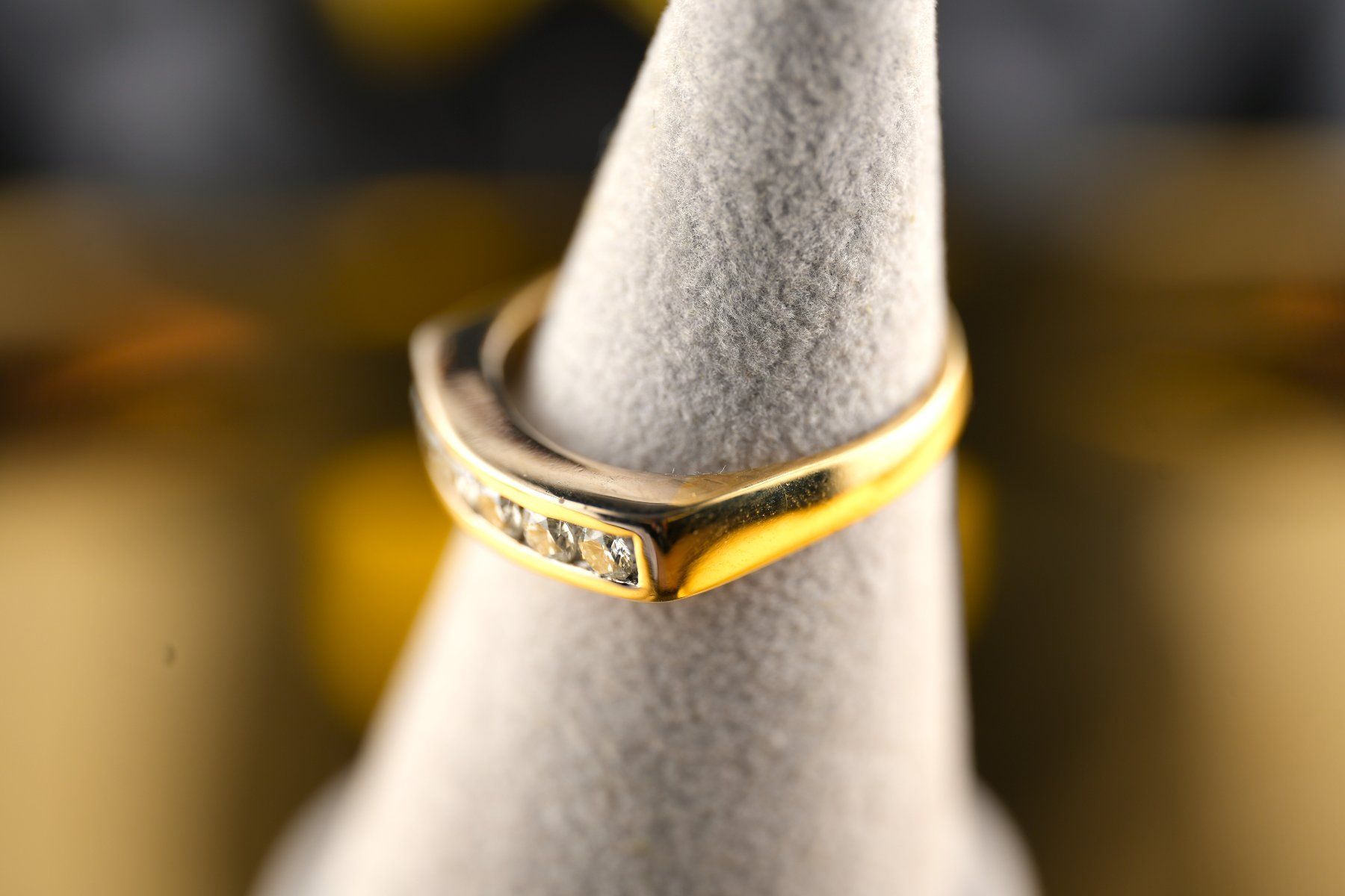 Ringe: Goldring 18K mit 6 Diamanten – Gebraucht aus Basel von Vip24 2
