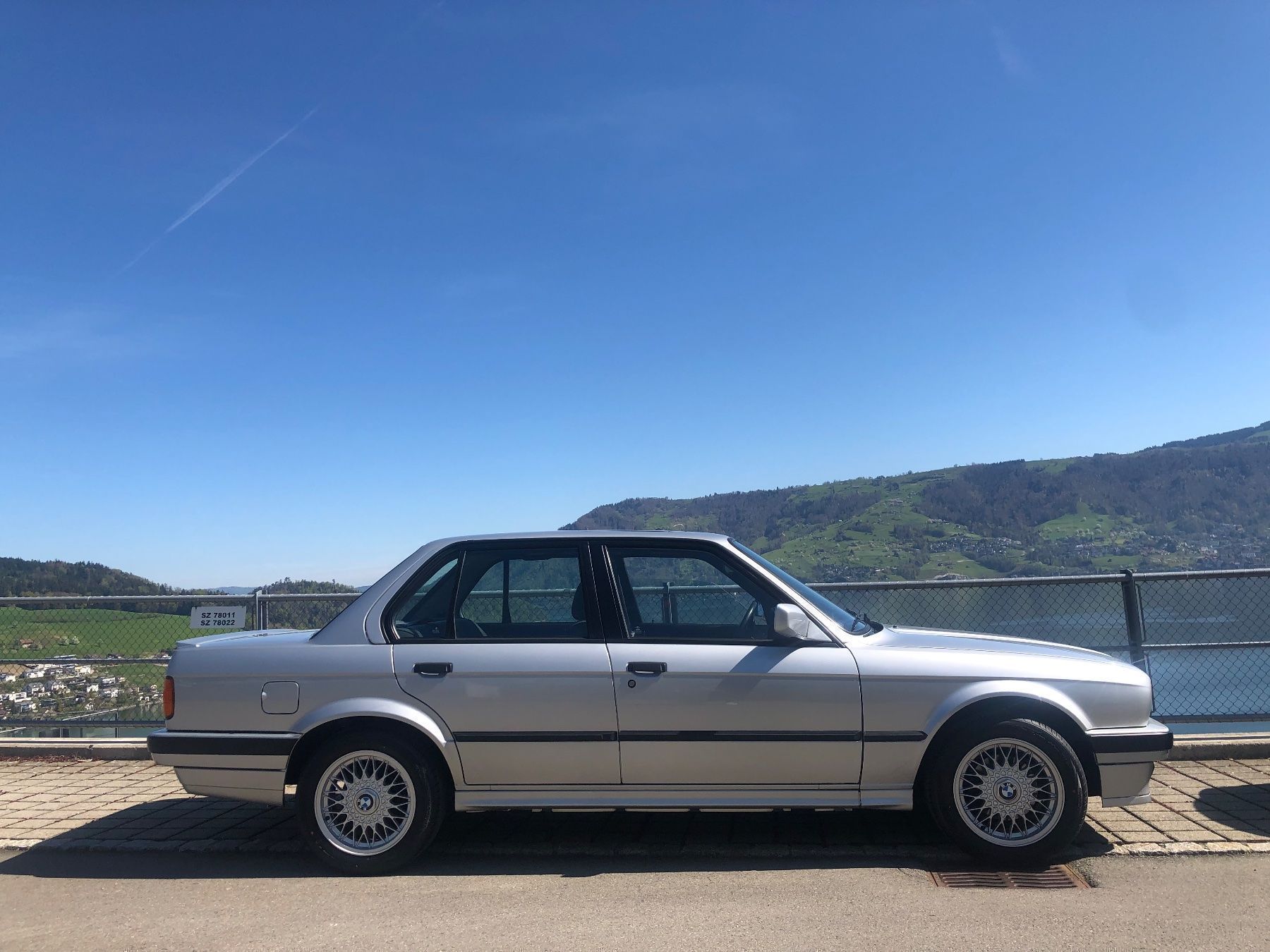 BMW Automobili: Bmw E30 320i original Edition mit Sportpaket mit  Shadowline – Usato da Immensee venduto da AutoTrader24 4