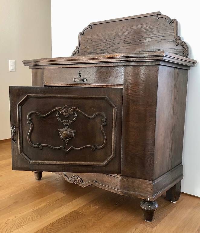 Credenze: Kommode mit Schnitzereien Vintage – Usato da Horgen venduto da st2606