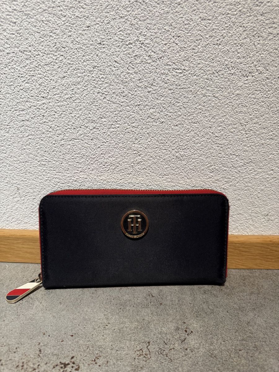 Tommy Hilfiger Portemonnaie: Tommy Hilfiger Portmonnaie – Gebraucht aus Birrhard von lajasminelle