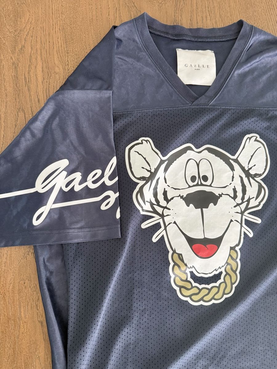 T-shirt: Gaëlle Paris Basket T-Shirt – Nuovo (secondo la descrizione) da Davesco-Soragno venduto da tin_6xjv 2