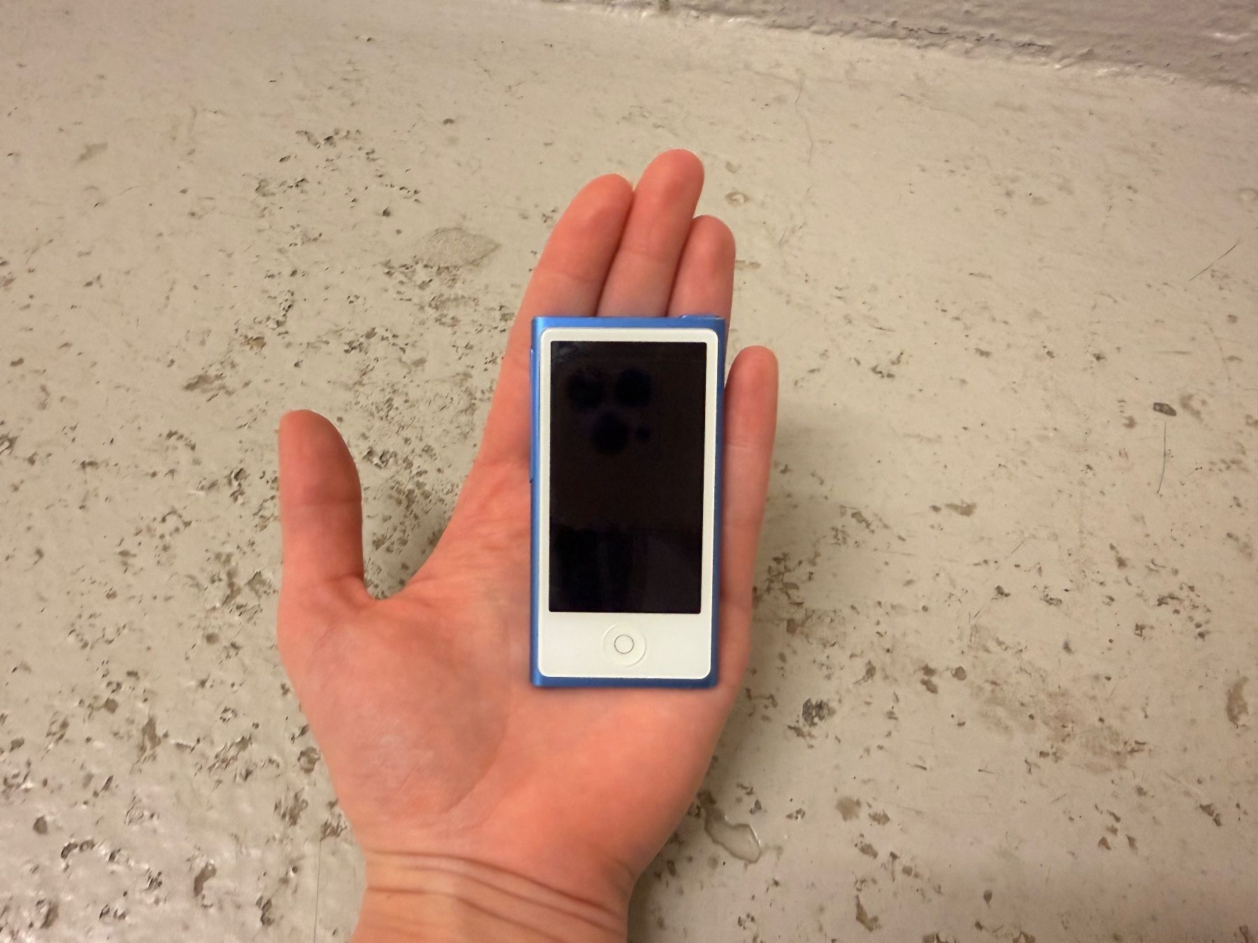 Apple Lecteur media portable: Apple iPod Nano 7. Generation blau – Défectueux à Zürich par Cleo234 7