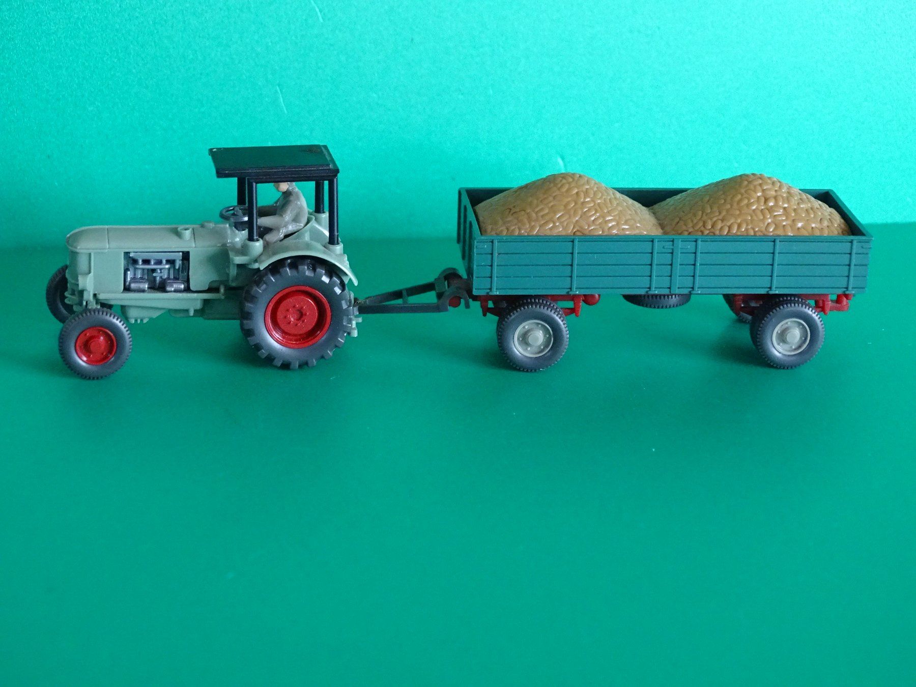 Wiking Modellini d'auto: Traktor mit Anhänger von Wiking 1/87 – Usato da Bretzwil venduto da Meex 2