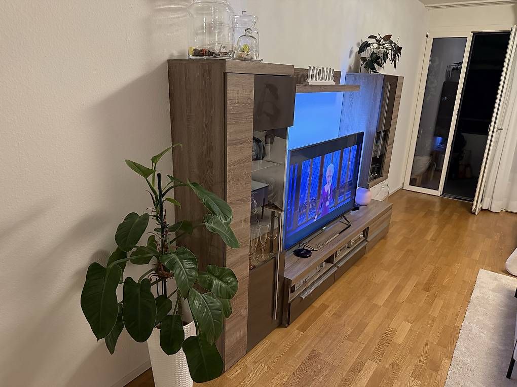 Mobili TV: Moderne Wohnwand mit LED-Beleuchtung – Usato da Pratteln venduto da dml_9xvr 1